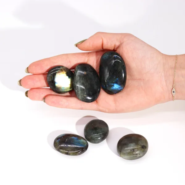 Madagascarské Labradorit Kameny - Do Dlaně (cca 17-40gms 35-50mm)