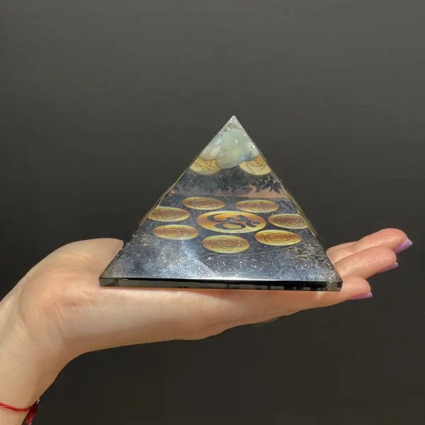 Orgonitová Pyramida - Půlnoční Om Chakra - 90mm
