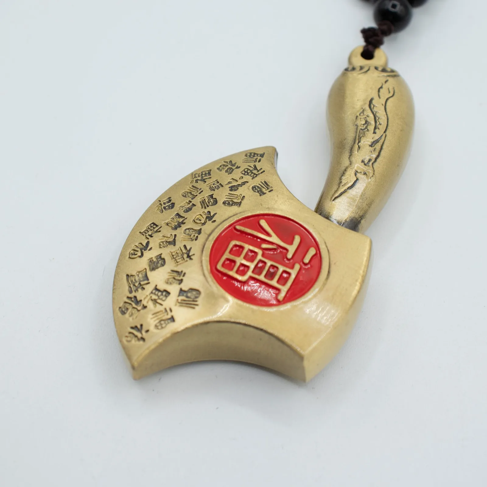 Závěsný Feng Shui Talisman - Sekera Odstraňující Překážky