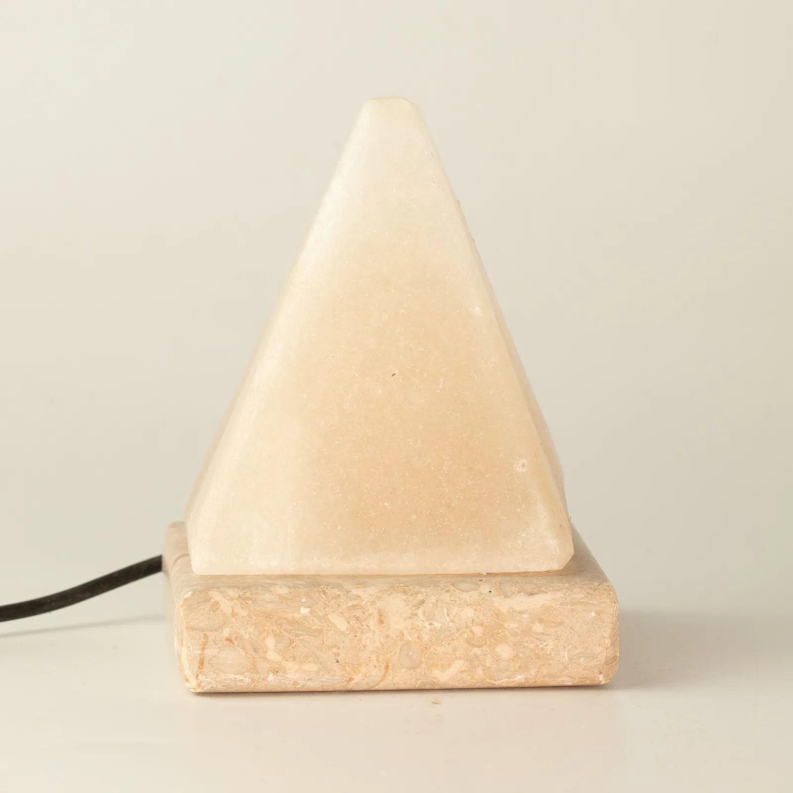 USB Solná Lampa - Bílá Pyramida - více barev světla, 9 cm